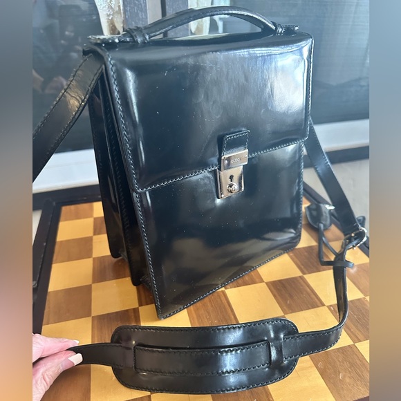 💃Gucci Lady Lock Patent Leather Messenger w/ Lock & Keys! 🔐 - Picture 5 of 16